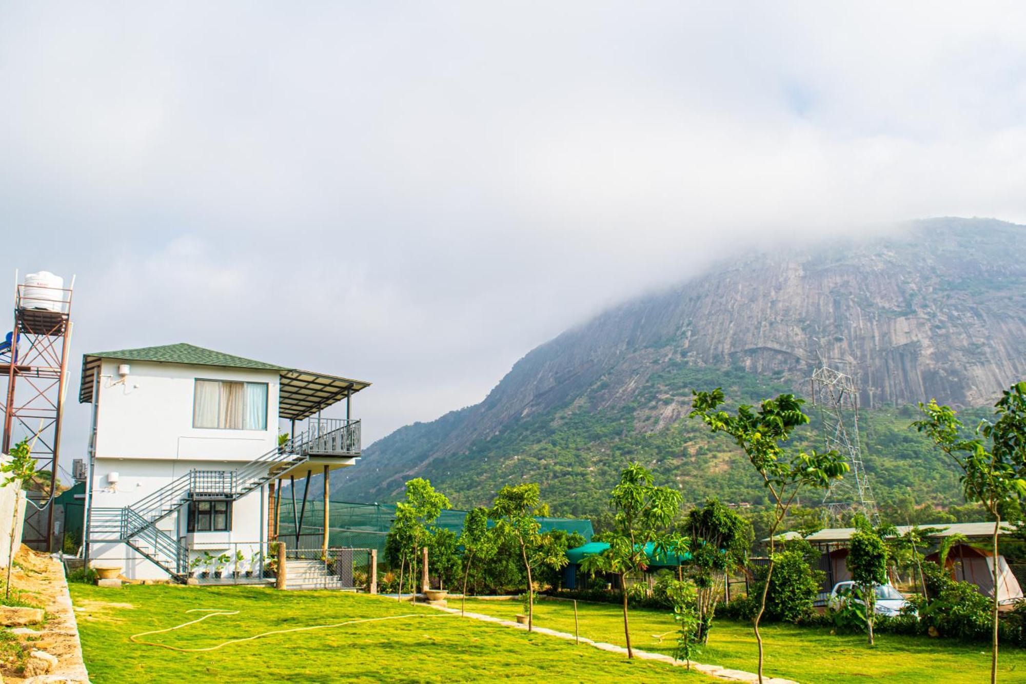 Stone Hills Hotel Nandigunda ภายนอก รูปภาพ